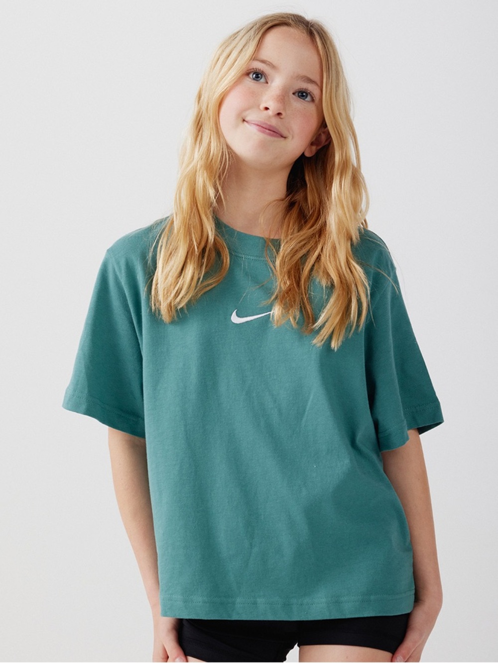 Nike Essentials Girls T-Shirt in Teal, size Large